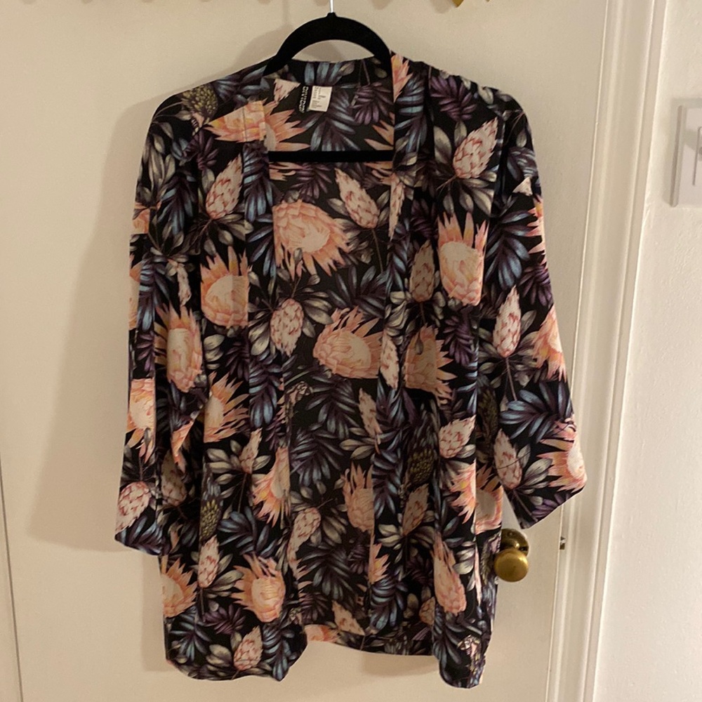 H&M divided floral kimono
